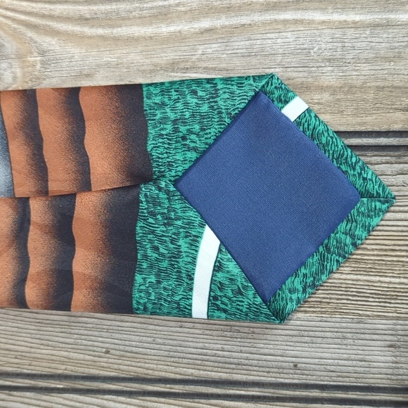 Izzy Football Tie Made In The New South Africa - Picture 6 of 10